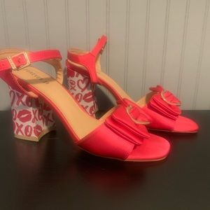 💖💞FOREVER 21 Heart Heels‎ Size 7.5